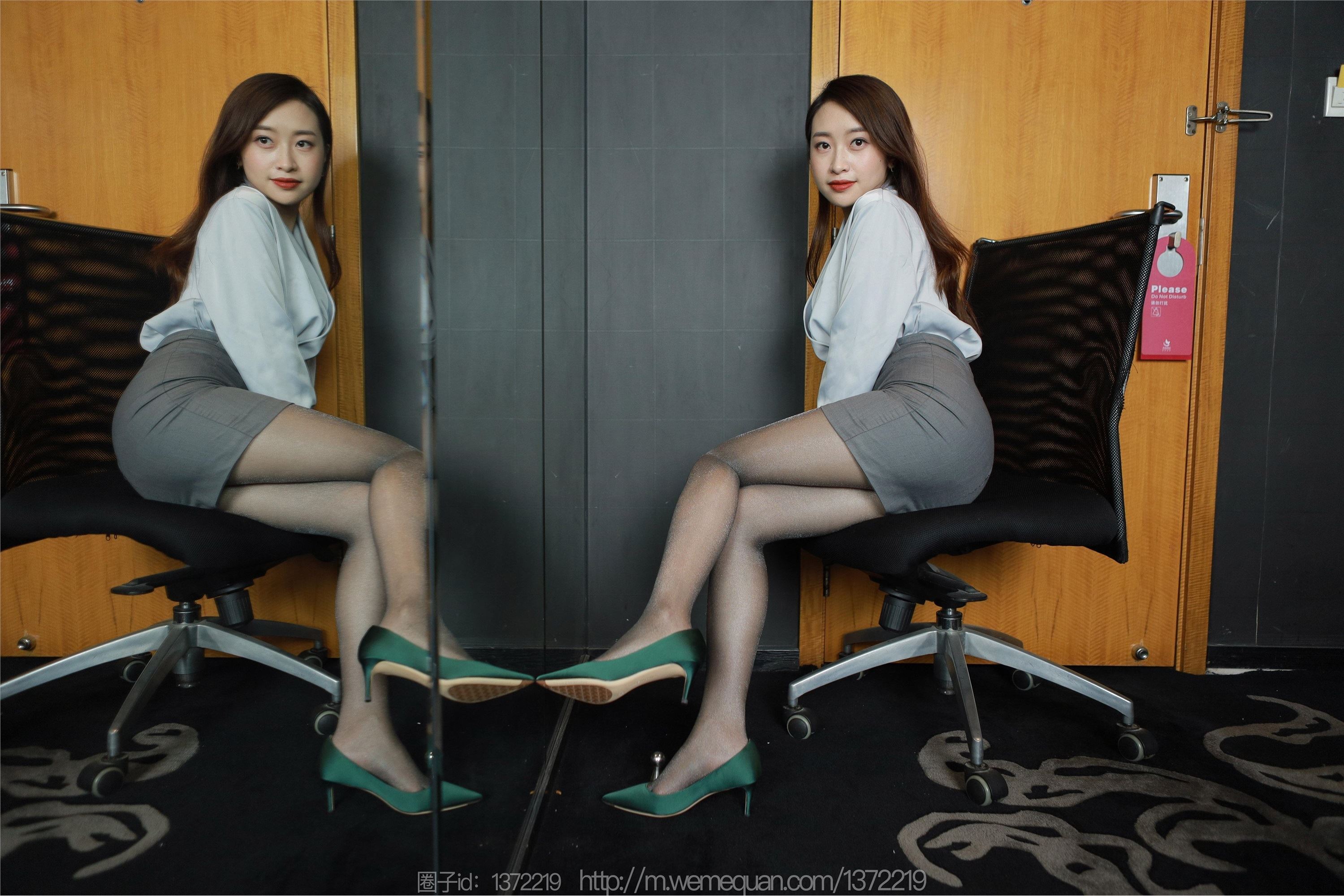 IESS异思趣向  2023.03.08 丝享家 1384 小婕《灰裙亮丝》